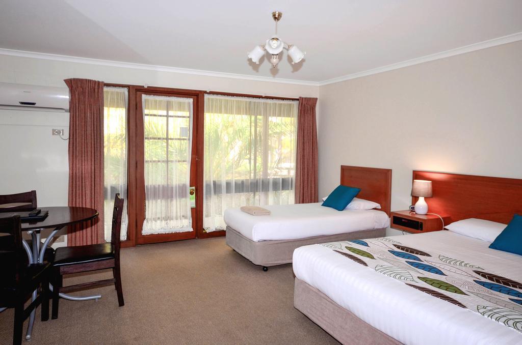 River Country Inn (Adults Only) Moama Szoba fotó