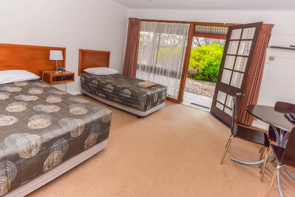 River Country Inn (Adults Only) Moama Szoba fotó